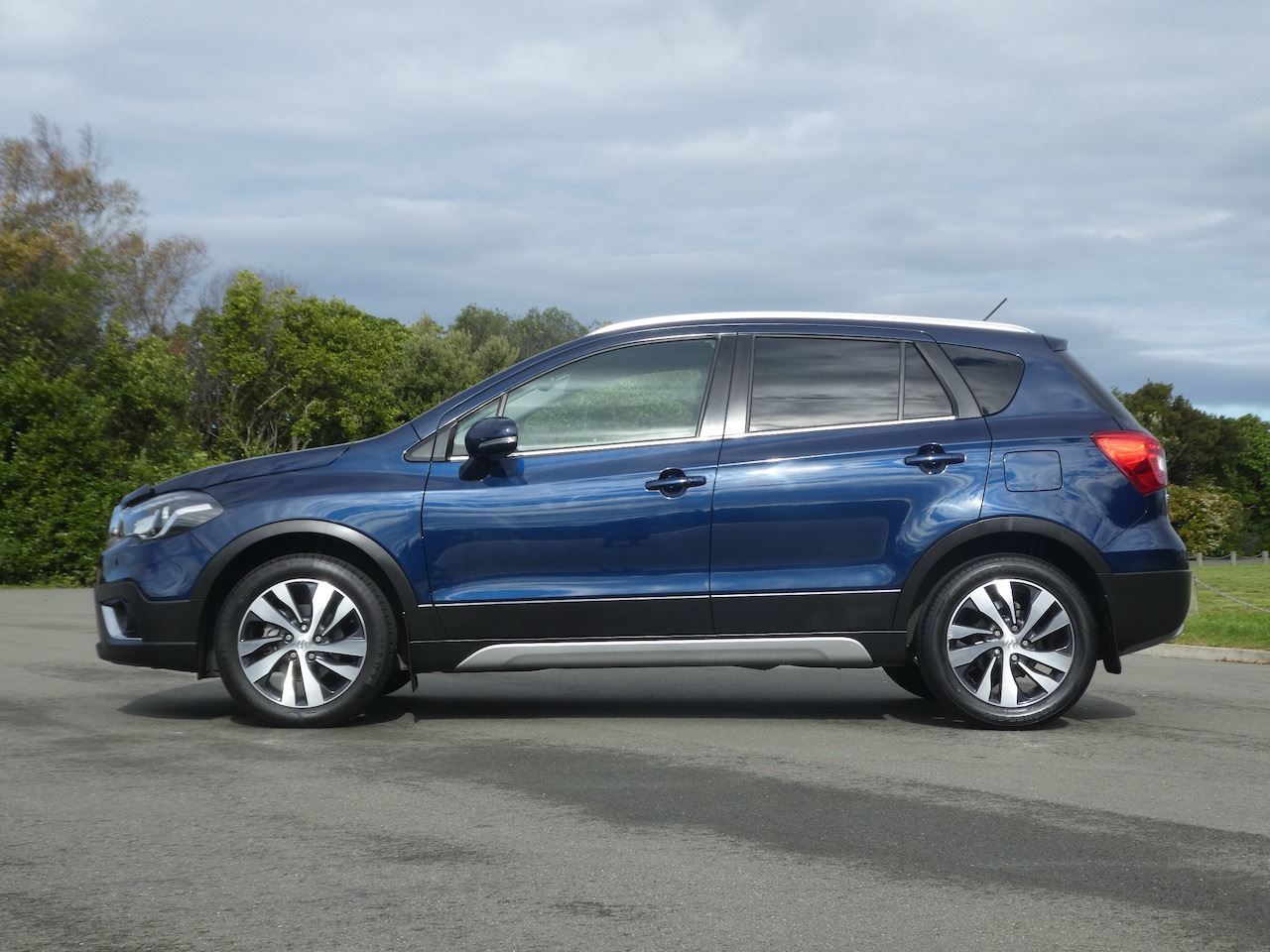 Vehicle image 5