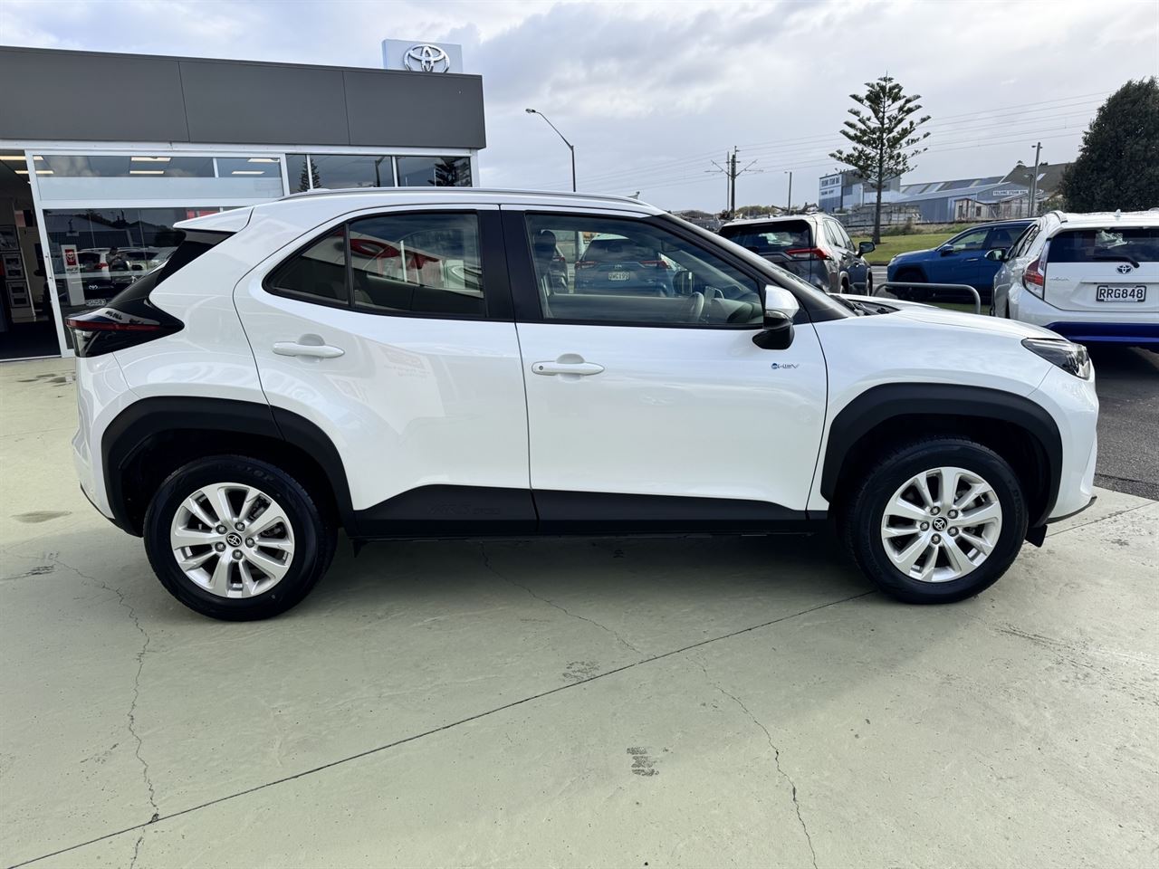 Vehicle image 5