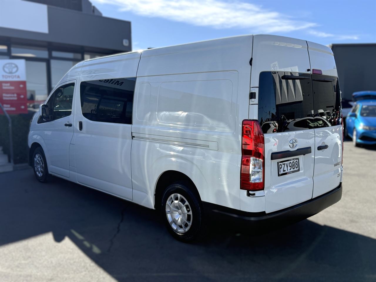 Vehicle image 5
