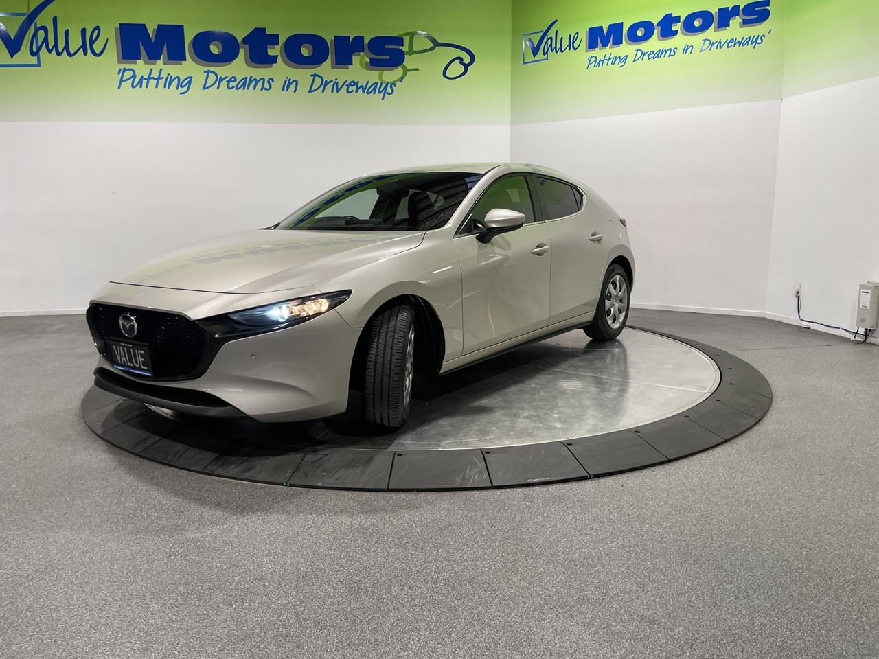 Vehicle image 3