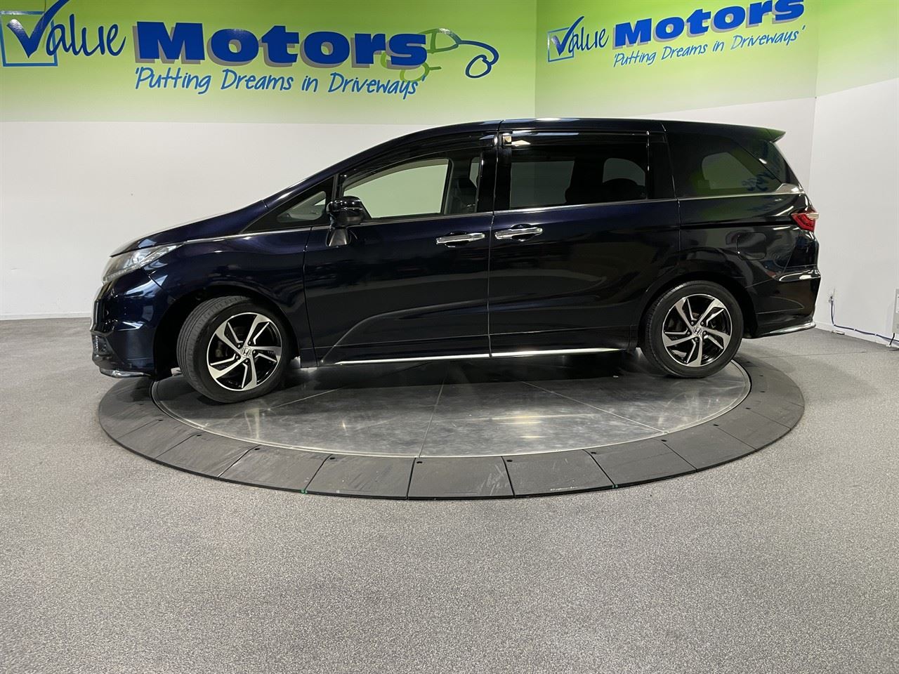 Vehicle image 4