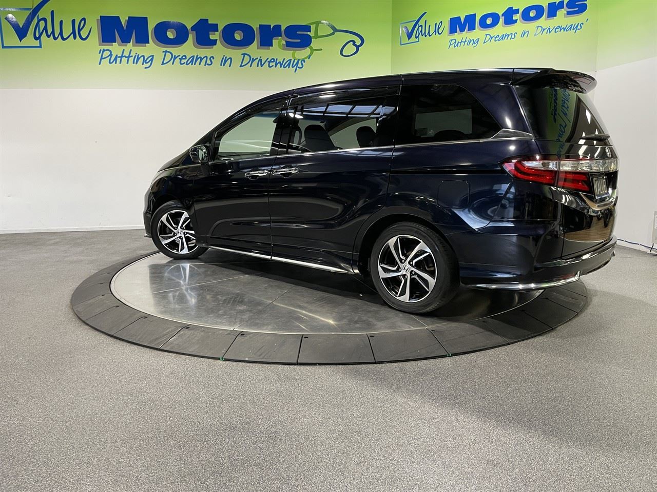Vehicle image 5