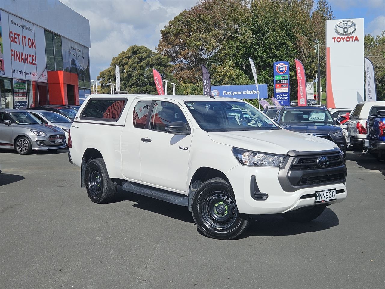 Vehicle image 5