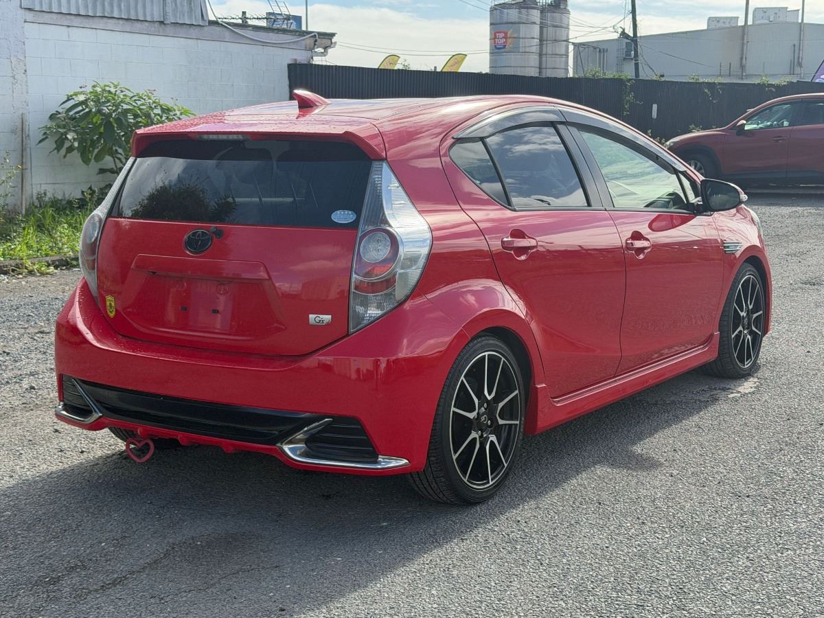 Vehicle image 4