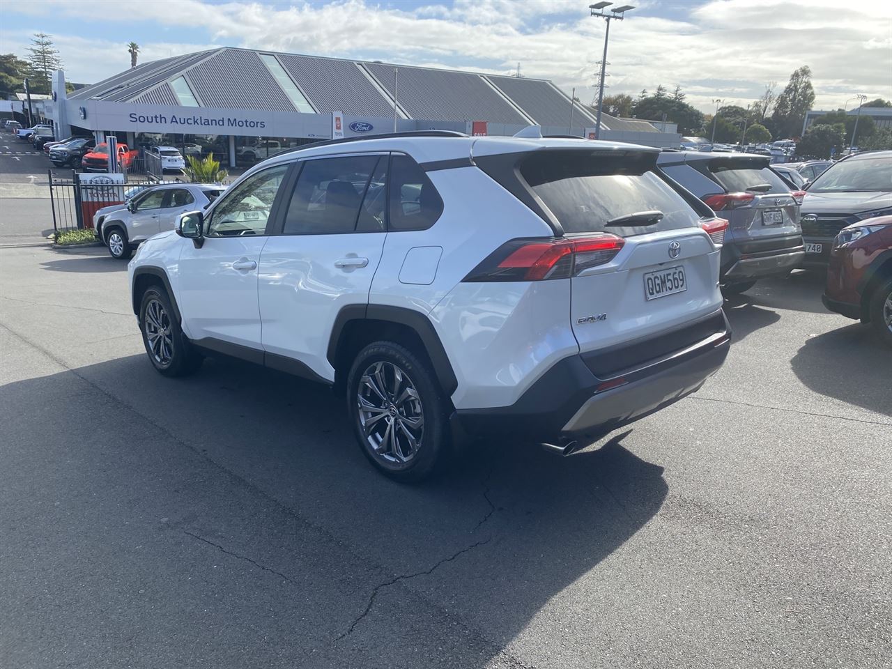 Vehicle image 5