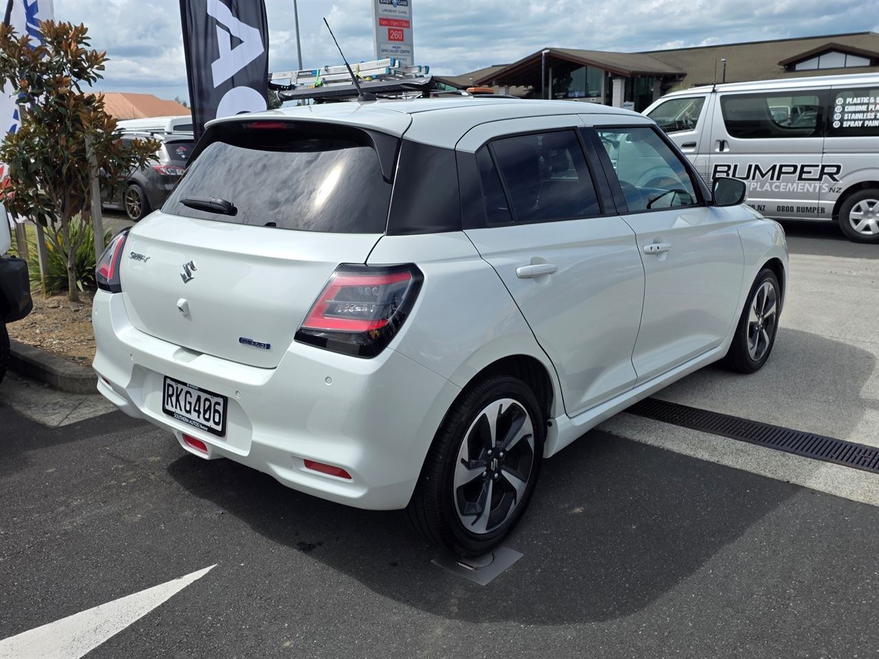 Vehicle image 5