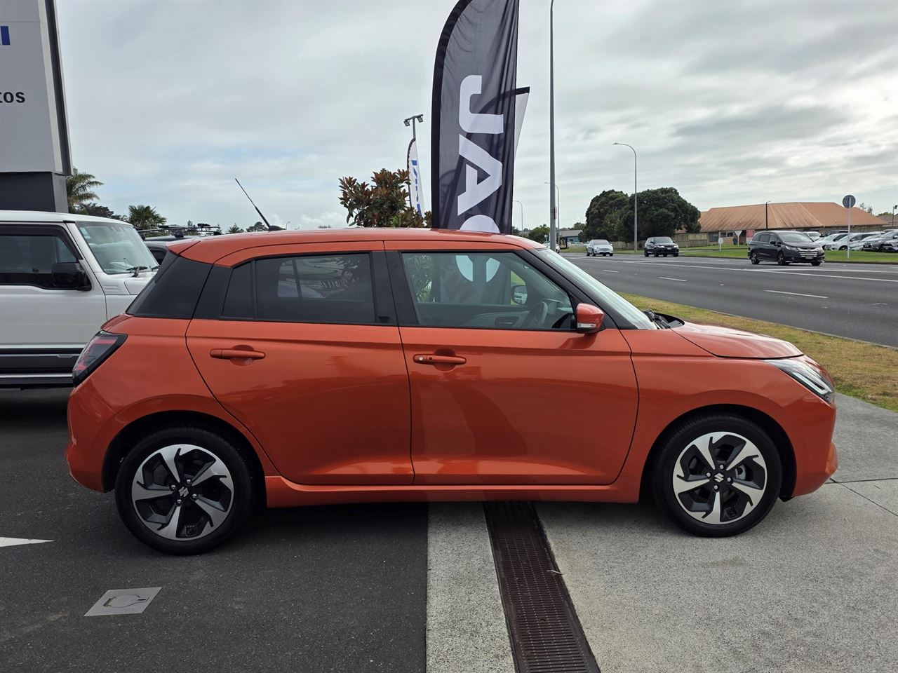 Vehicle image 4