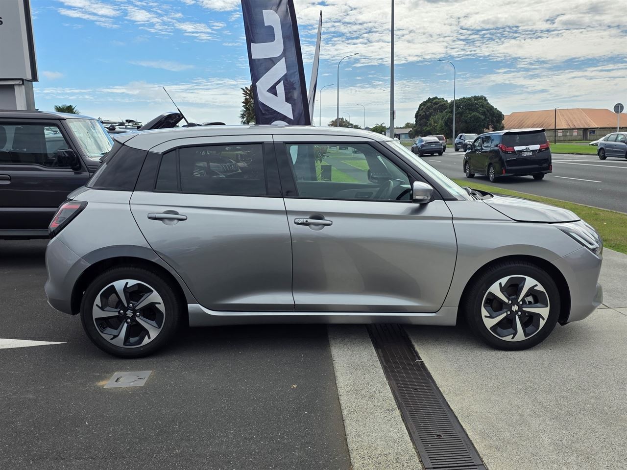 Vehicle image 4