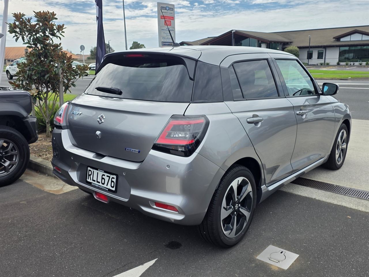 Vehicle image 5