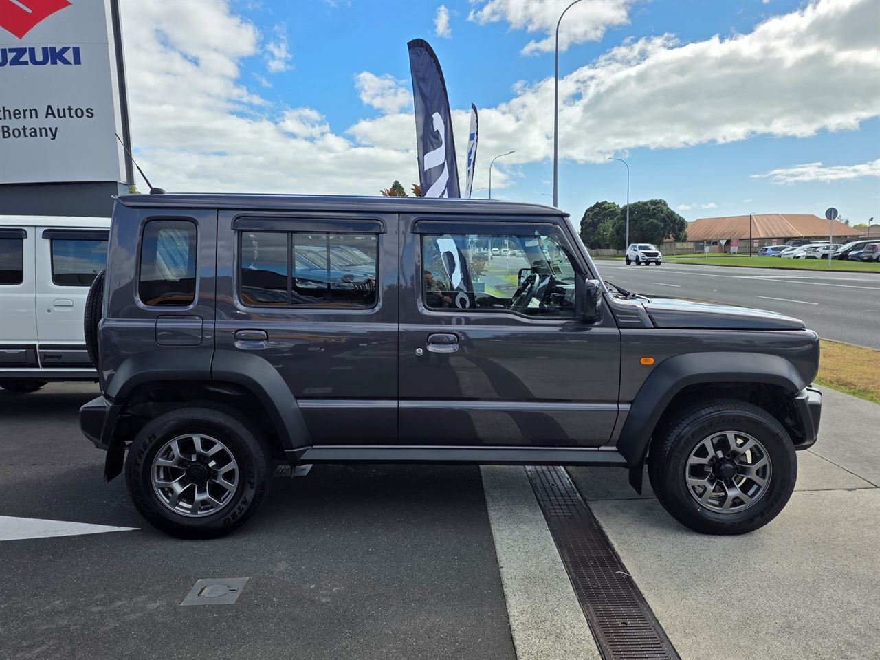 Vehicle image 4