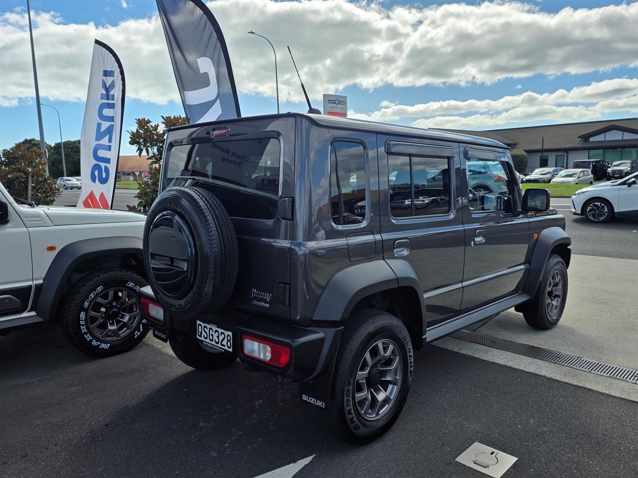 Vehicle image 5