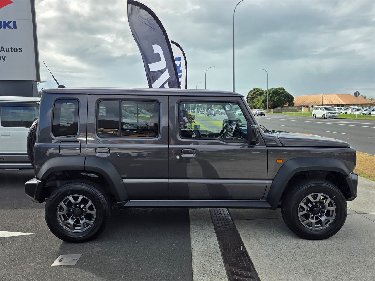 Vehicle image 4