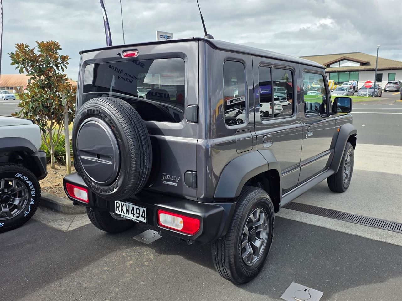 Vehicle image 5