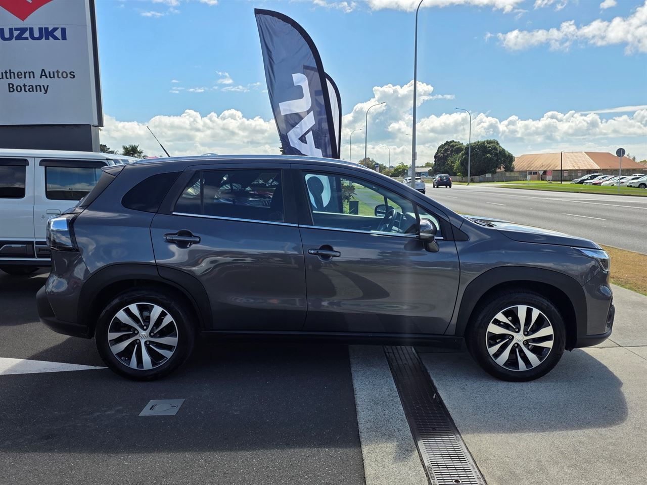 Vehicle image 4