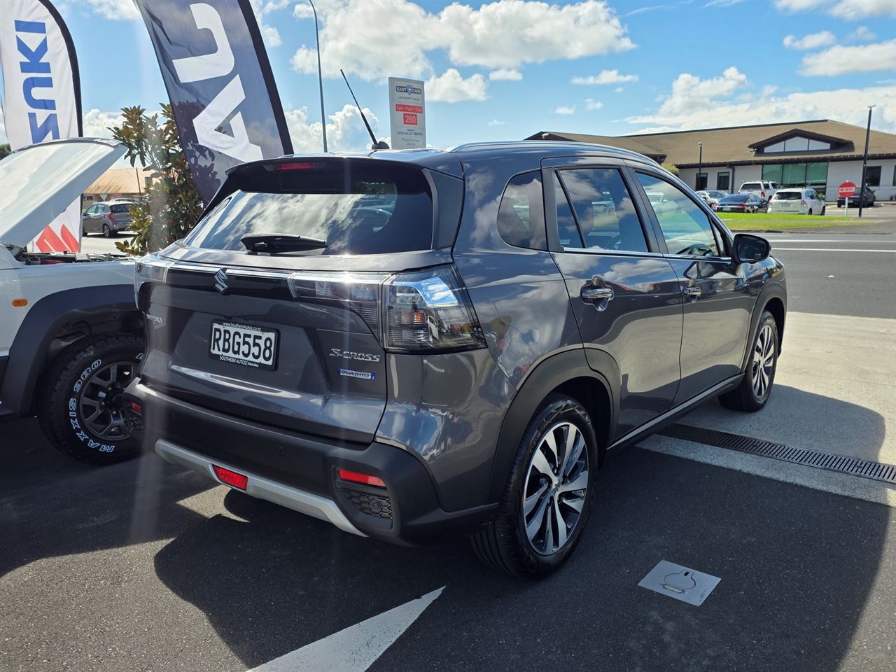 Vehicle image 5