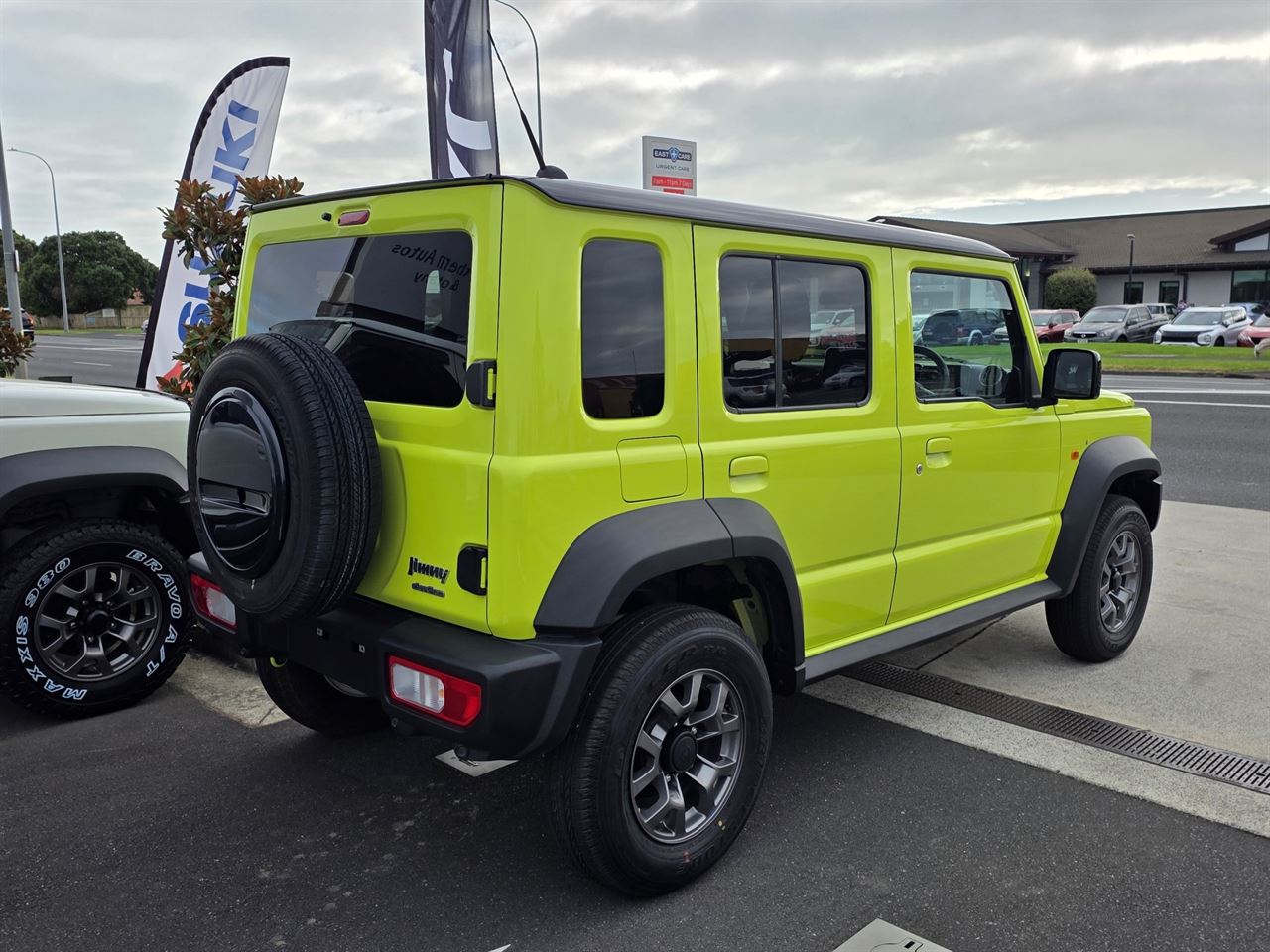 Vehicle image 5