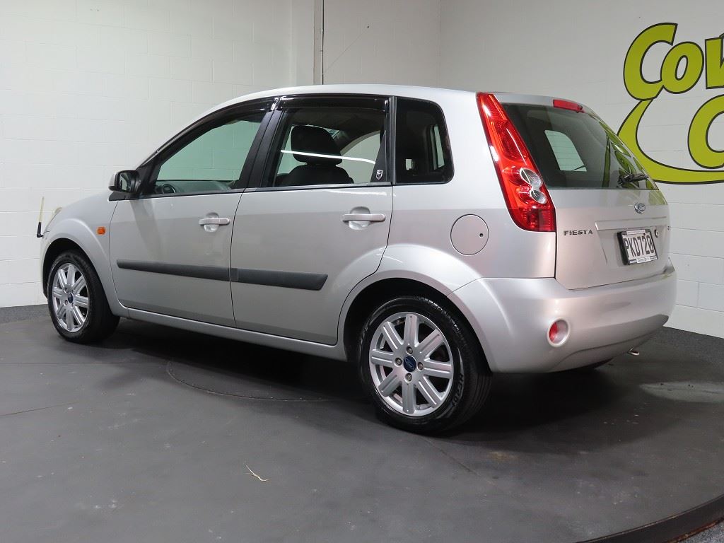 Vehicle image 5
