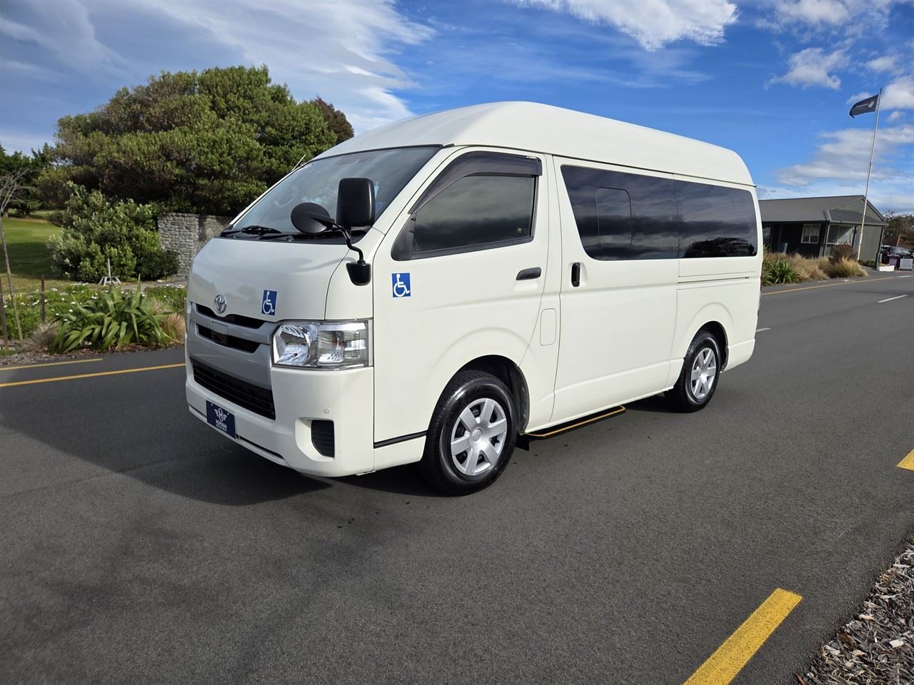 Vehicle image 3