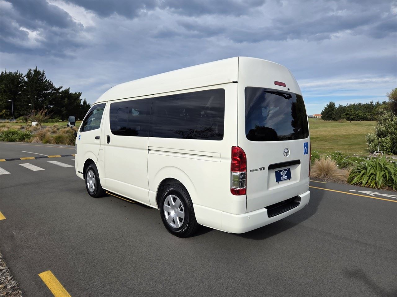Vehicle image 5