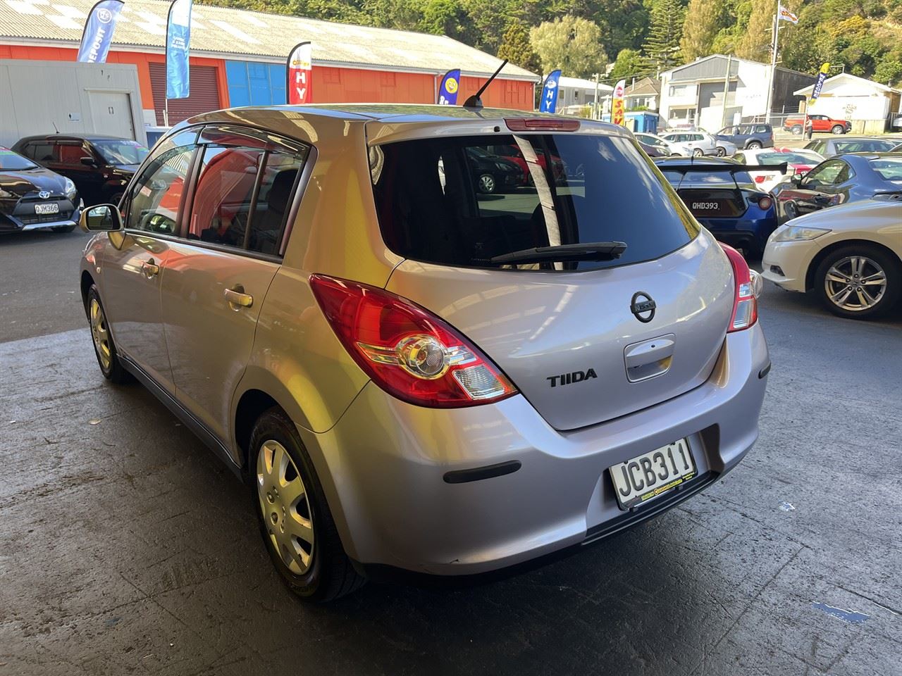 Vehicle image 4