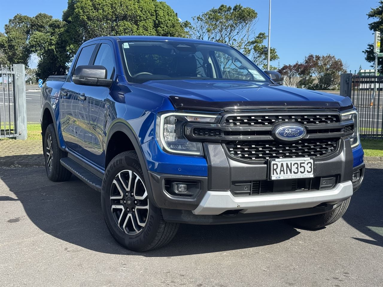 Vehicle image 5