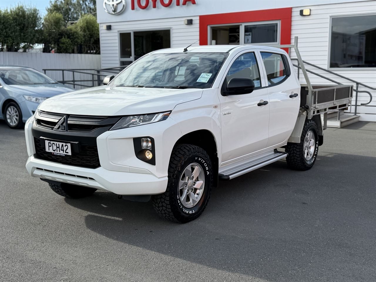 Vehicle image 3