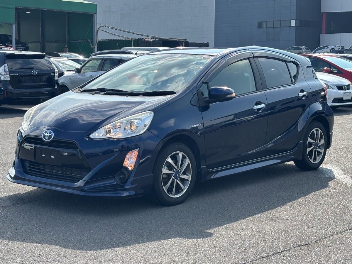 Vehicle image 3