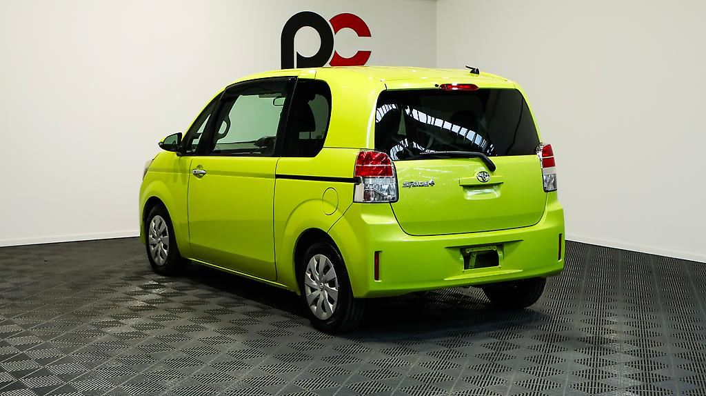 Vehicle image 5