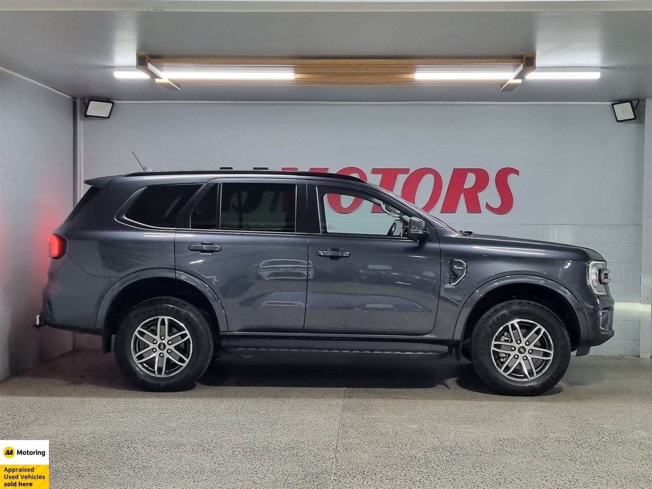 Vehicle image 5