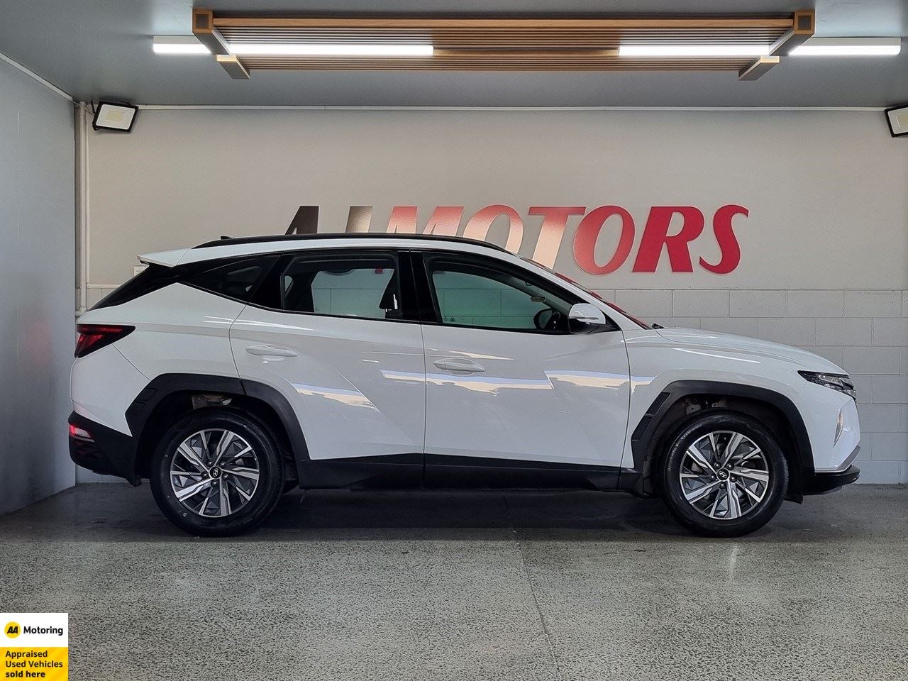 Vehicle image 5