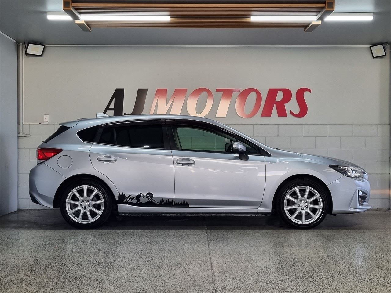 Vehicle image 5