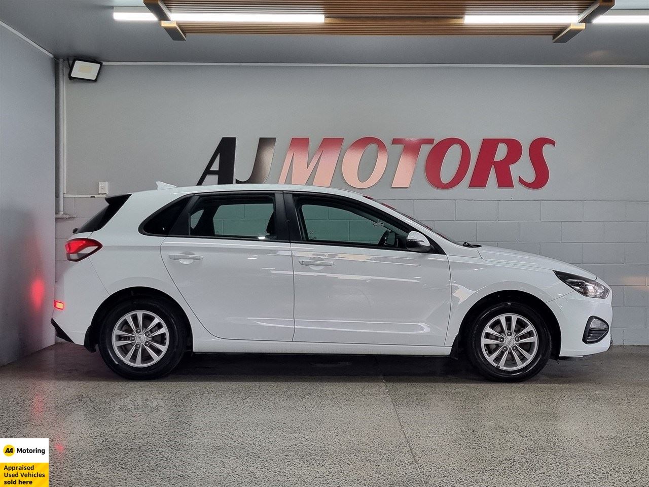 Vehicle image 5