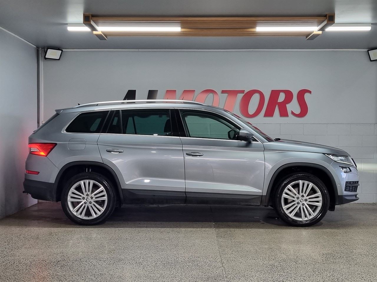 Vehicle image 5