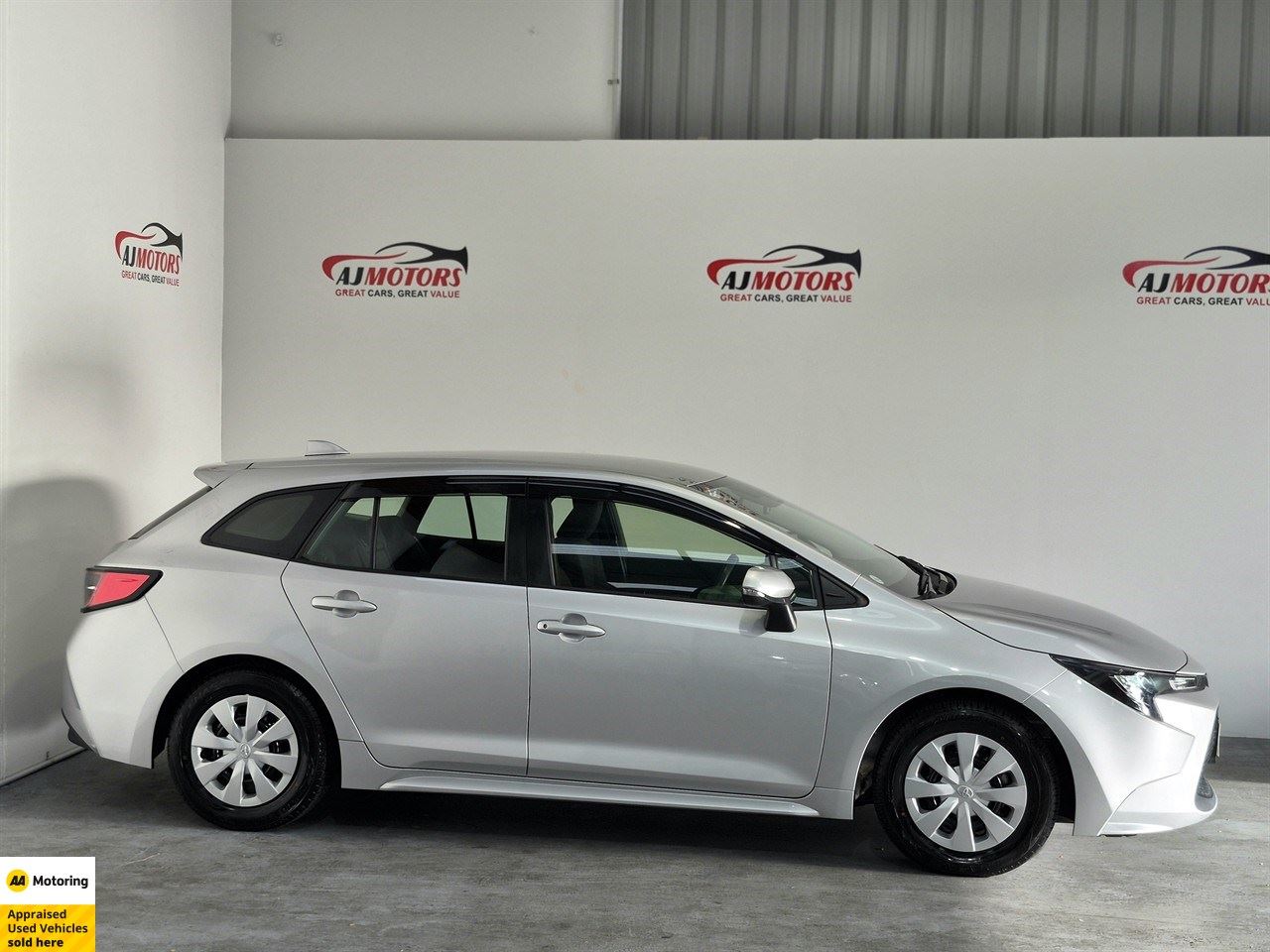 Vehicle image 3