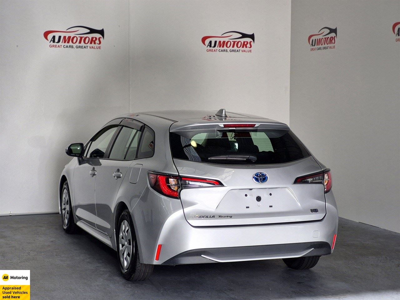 Vehicle image 5