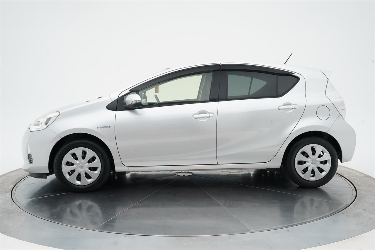 Vehicle image 4