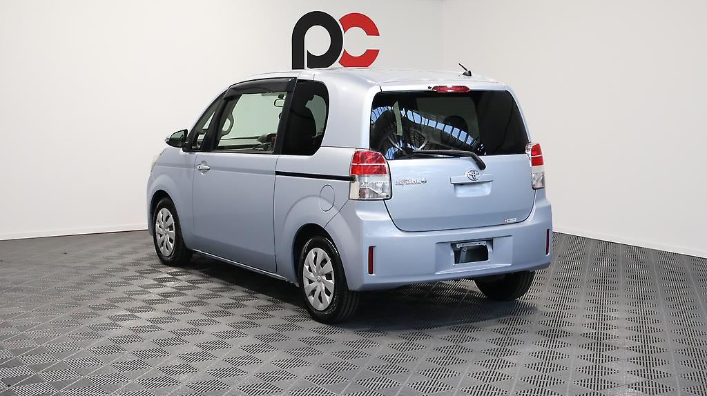 Vehicle image 5