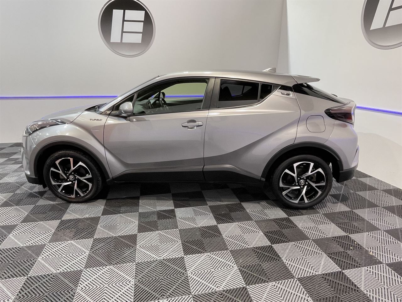 Vehicle image 5