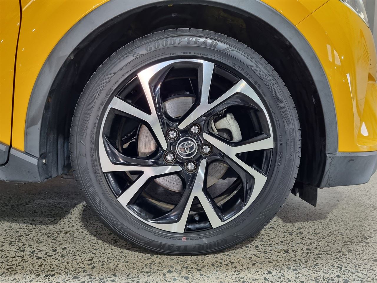 Vehicle image 3