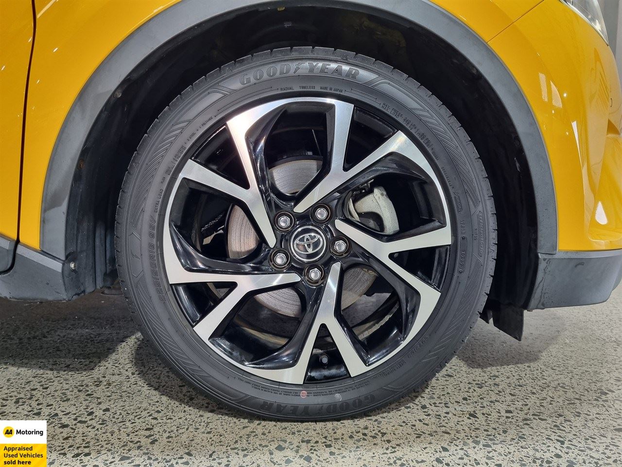 Vehicle image 3