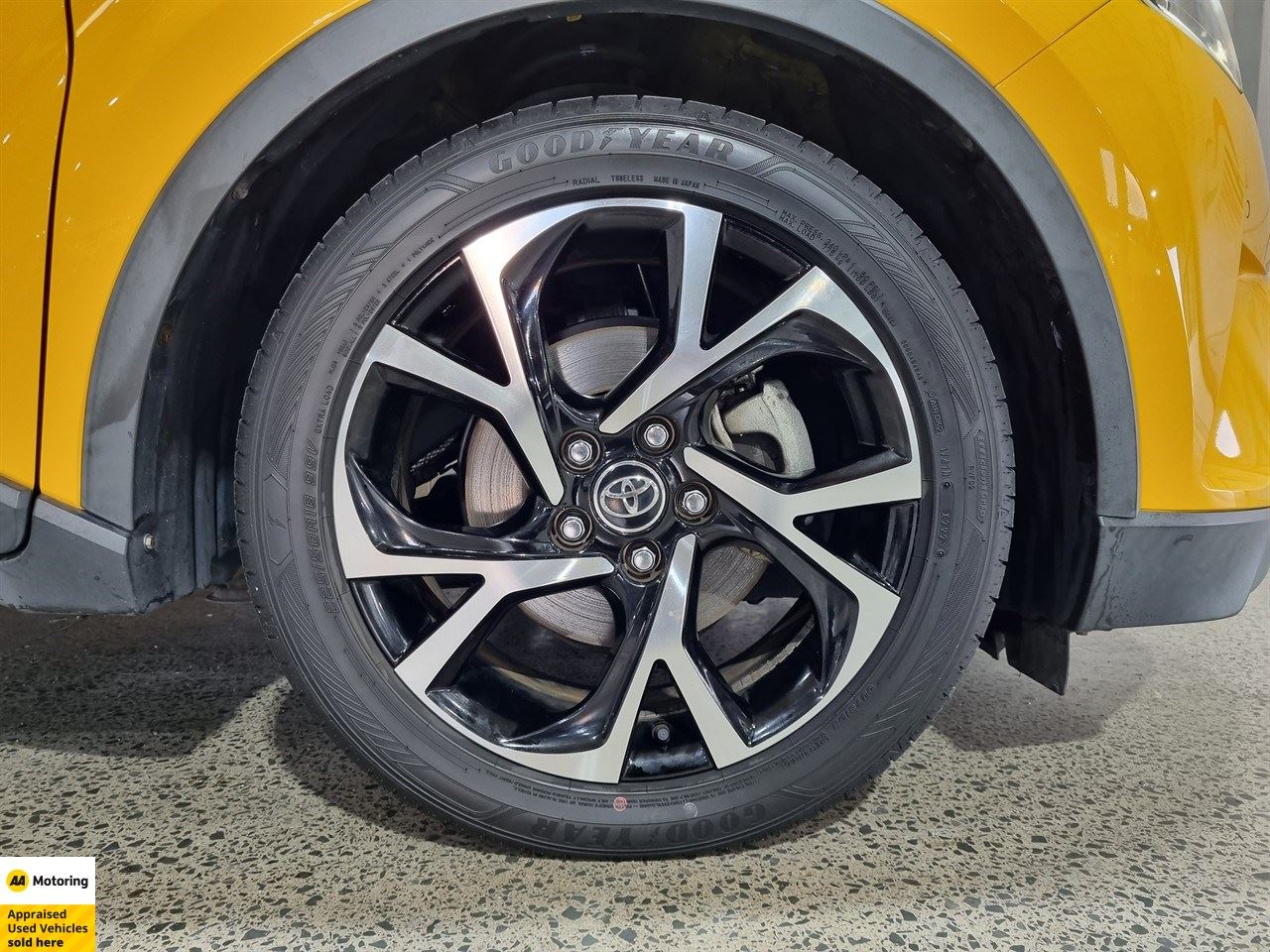 Vehicle image 3