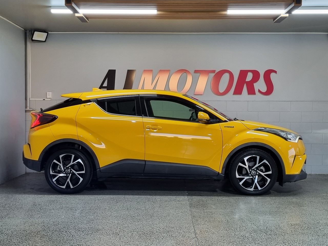 Vehicle image 5