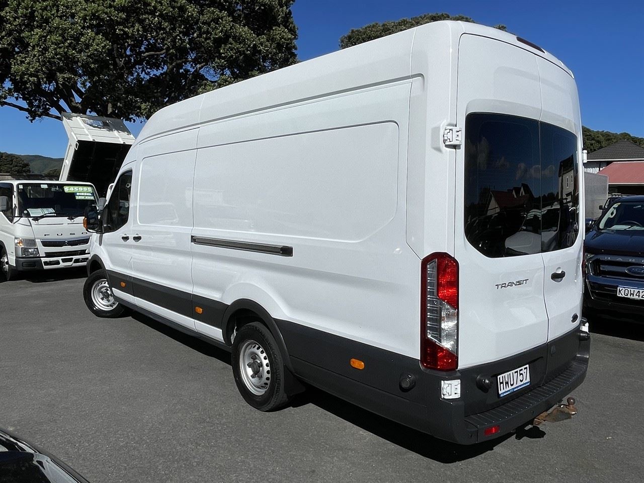 Vehicle image 5