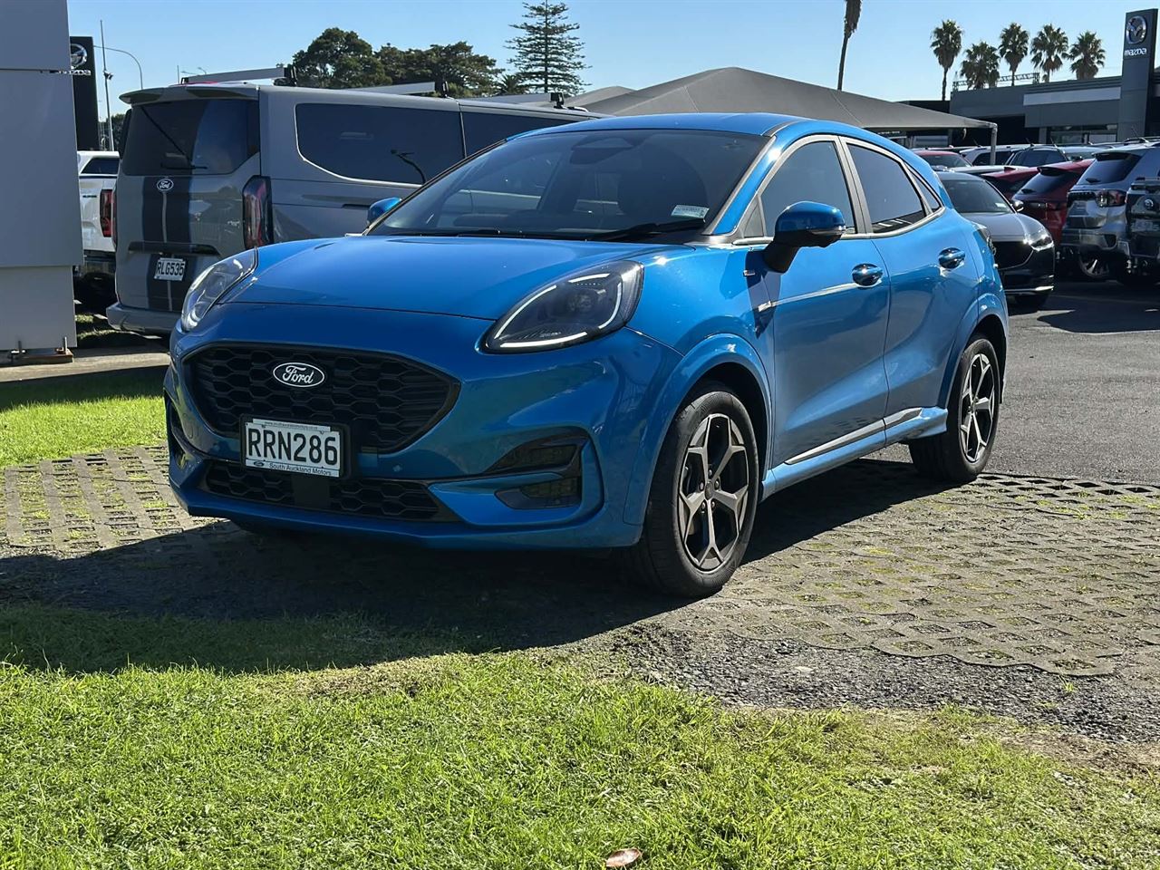 Vehicle image 3