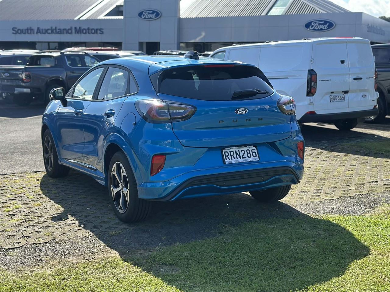 Vehicle image 4