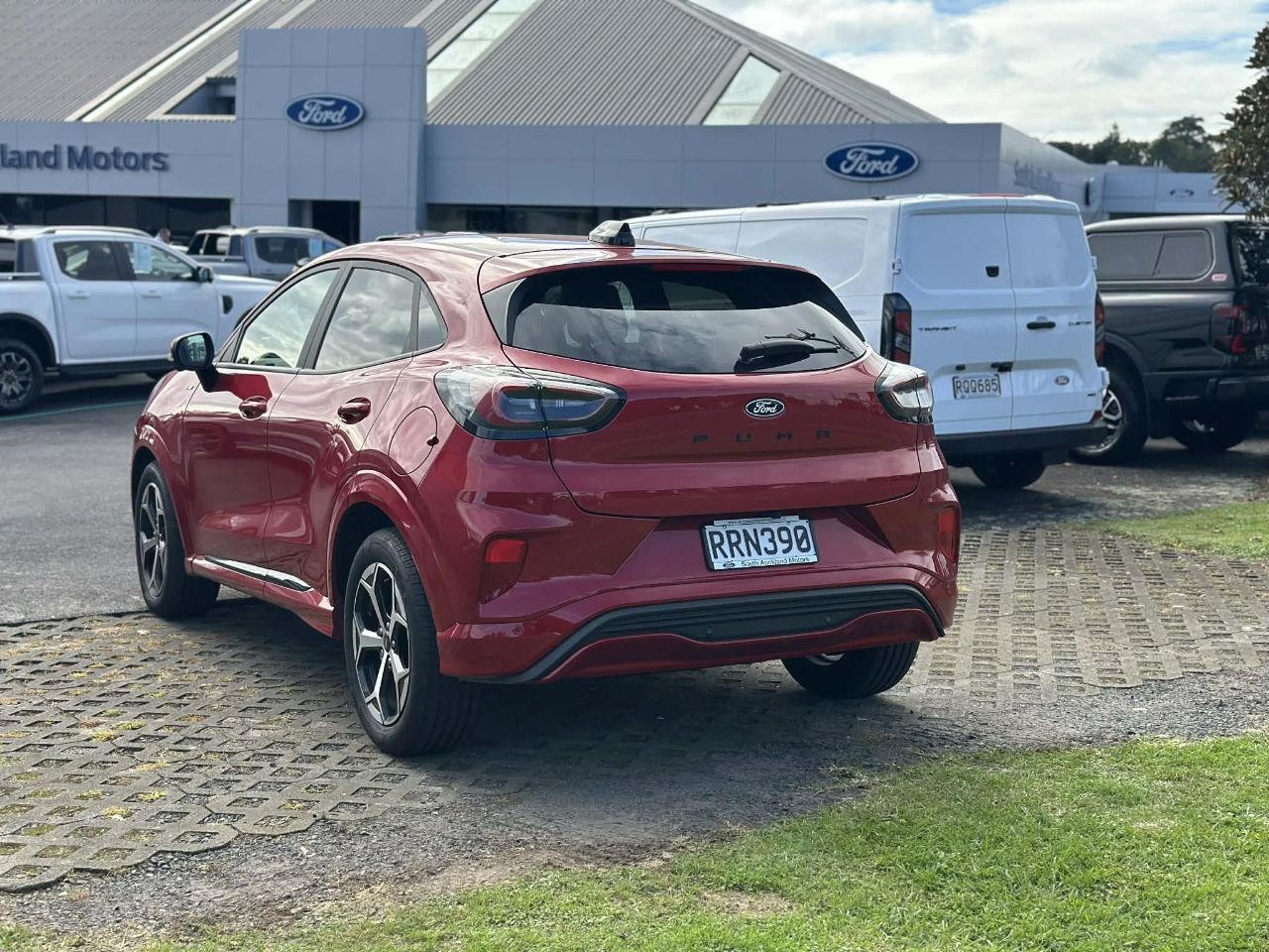 Vehicle image 4