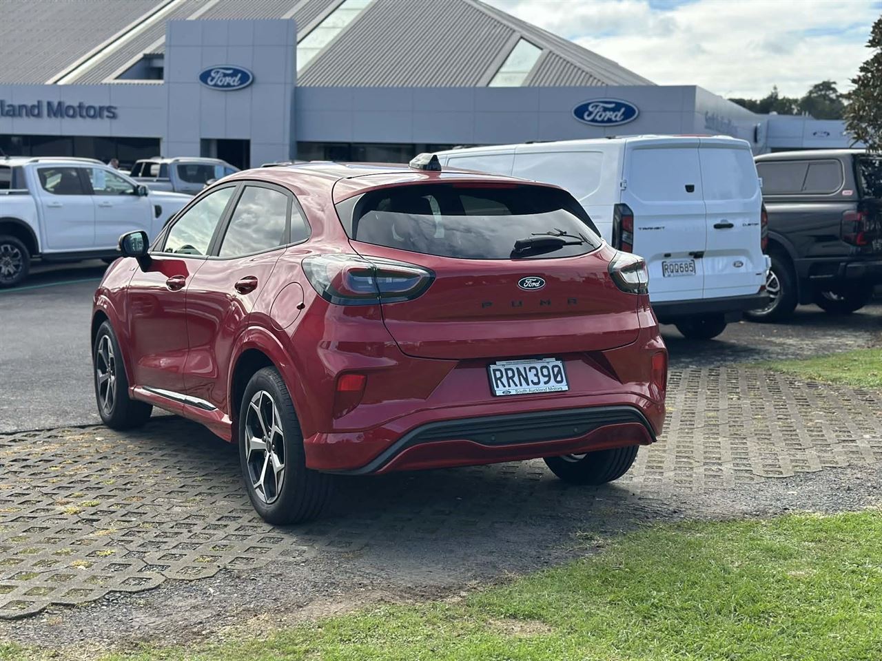 Vehicle image 4