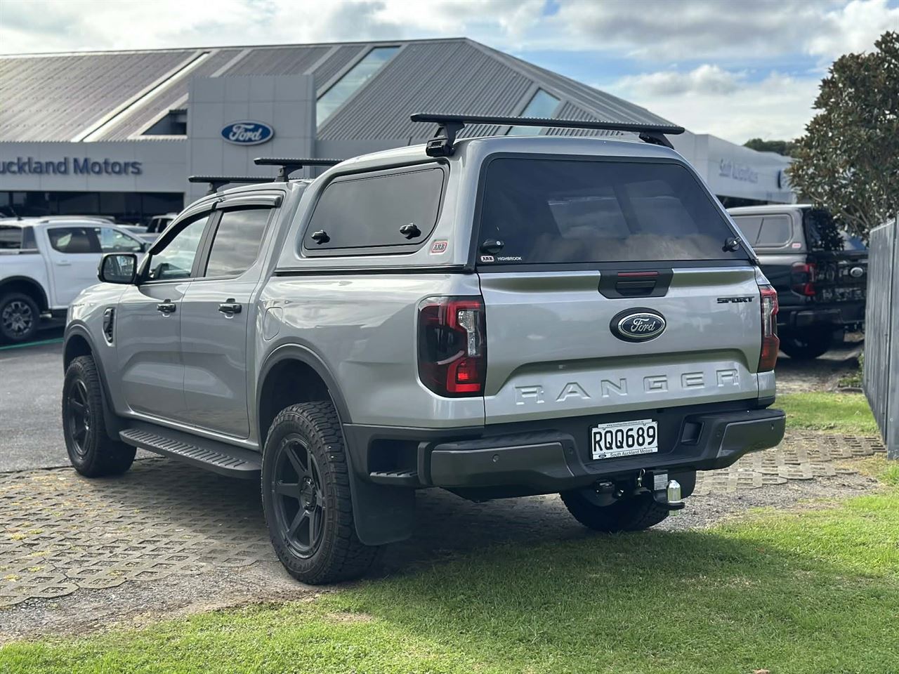 Vehicle image 4