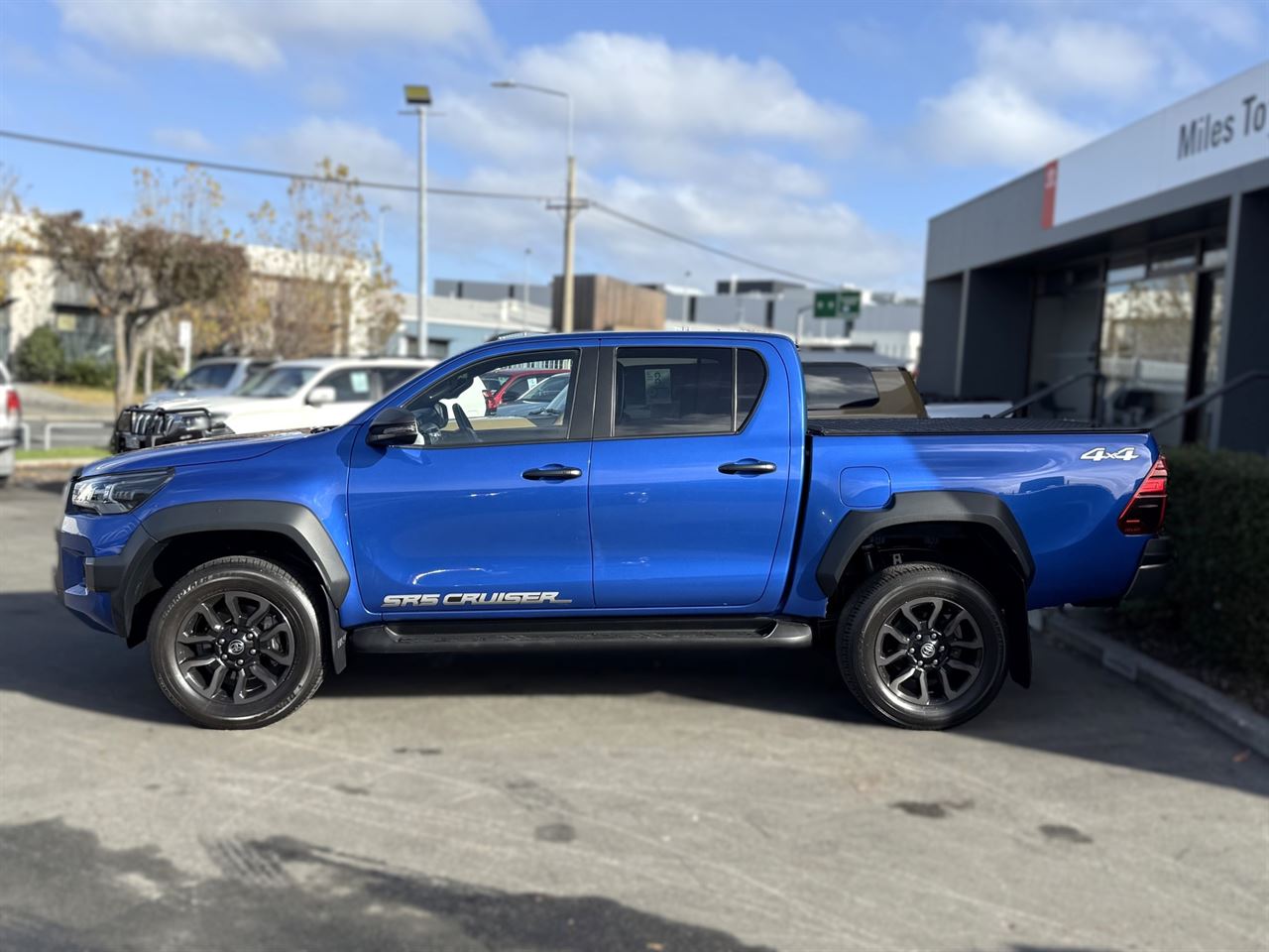 Vehicle image 4