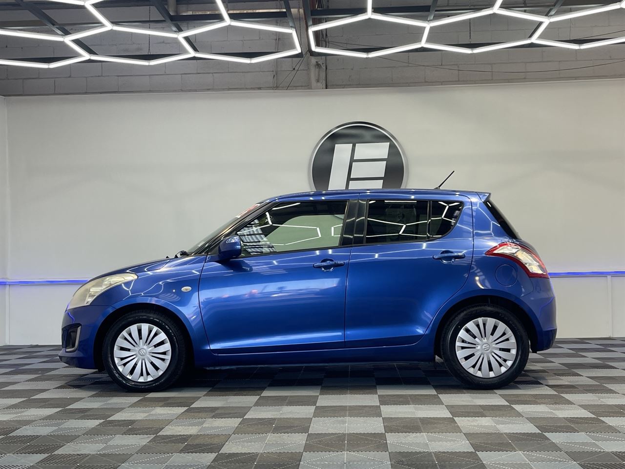 Vehicle image 5